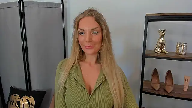 AulloraHoney online show from May 16, 2026, 10:36 am
