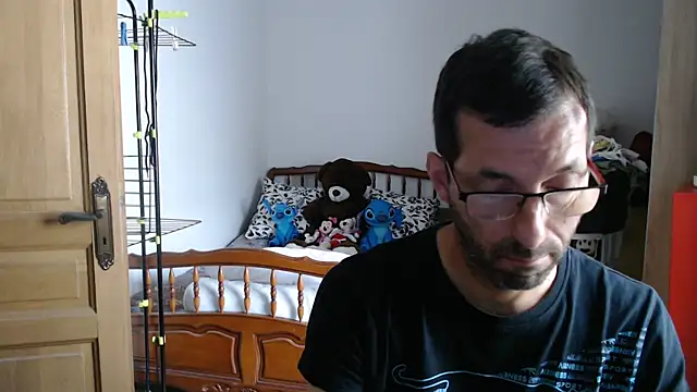 Snapshot of steph19x5 chatting on May 10, 2026, 7:13 am steph19x5 online show from May 10, 2026, 7:13 am