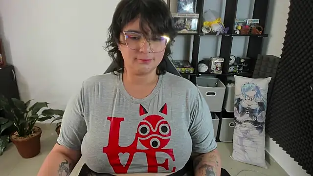 aika-dreams online show from February 20, 2025, 4:14 pm