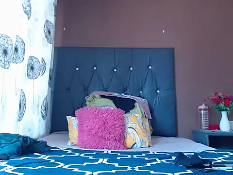 Lovelyboobs01 online show from February 8, 2026, 1:03 pm