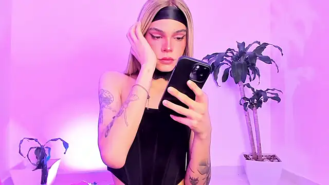 Varya Ferreira online show from April 22, 2026, 11:01 am