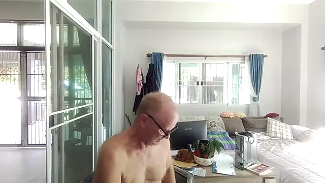 58klaus online show from December 14, 2025, 4:51 am