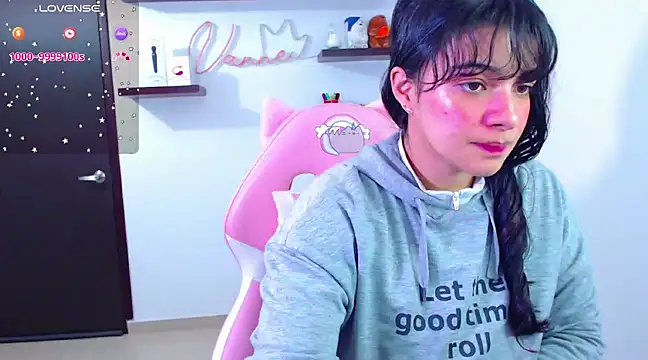 Vannessa  Shy online show from March 12, 2025, 8:41 pm