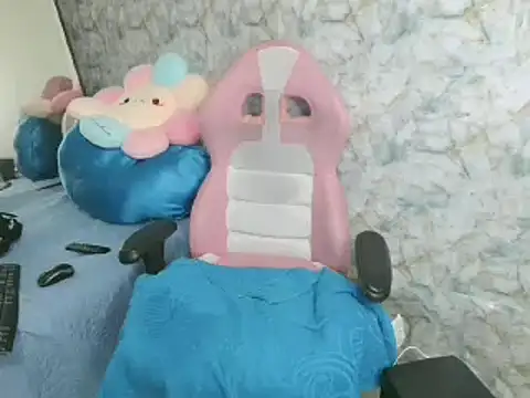 manuhela18 online show from March 22, 2025, 1:32 am