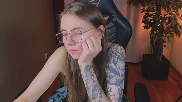  AnnaStark  online show from October 11, 2025, 2:37 pm