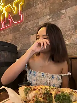 Snapshot of Irina_Grant chatting on December 8, 2024, 1:35 am Irina Grant online show from December 8, 2024, 1:35 am