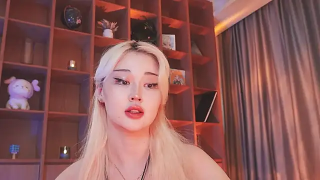 hyun chia online show from November 4, 2025, 1:38 am