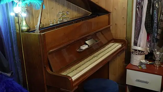 VanessaDoyle online show from September 24, 2025, 2:53 pm