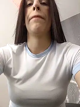 Amira Milker online show from March 12, 2025, 8:41 pm