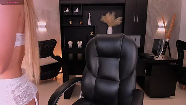 LexieWayne online show from December 30, 2024, 11:06 pm