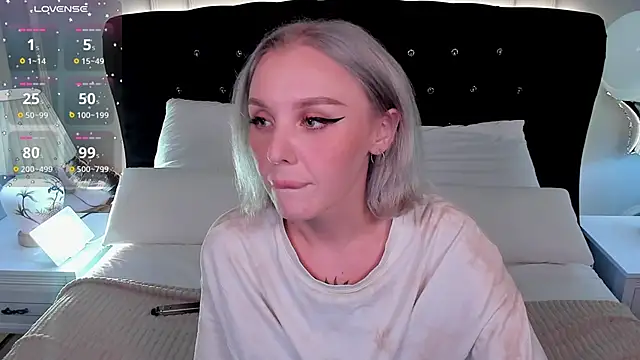 LianaFord online show from September 9, 2025, 7:46 pm