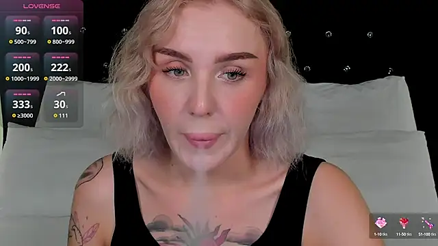 LianaFord online show from October 7, 2025, 10:51 pm