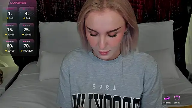 LianaFord online show from October 17, 2025, 10:34 pm