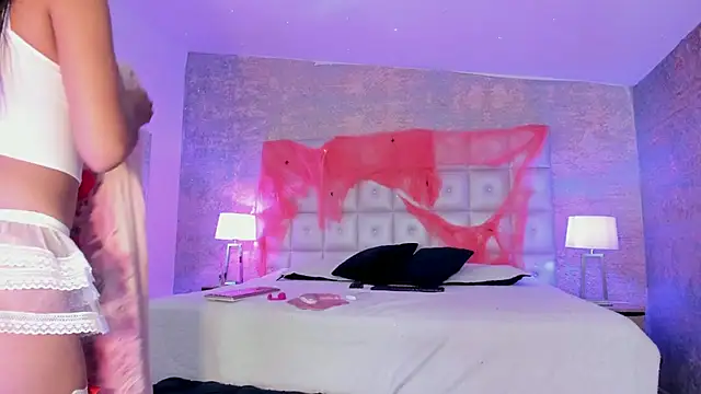 AntonellaRossi online show from October 22, 2025, 7:46 pm