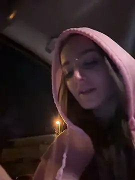 Snapshot of Zeyna1 chatting on December 23, 2024, 10:44 pm Zeyna1 online show from December 23, 2024, 10:44 pm