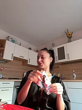 Snapshot of Zeyna1 chatting on January 17, 2025, 2:28 pm Zeyna1 online show from January 17, 2025, 2:28 pm