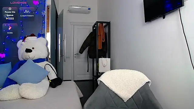 KateJonson online show from January 3, 2025, 8:10 am