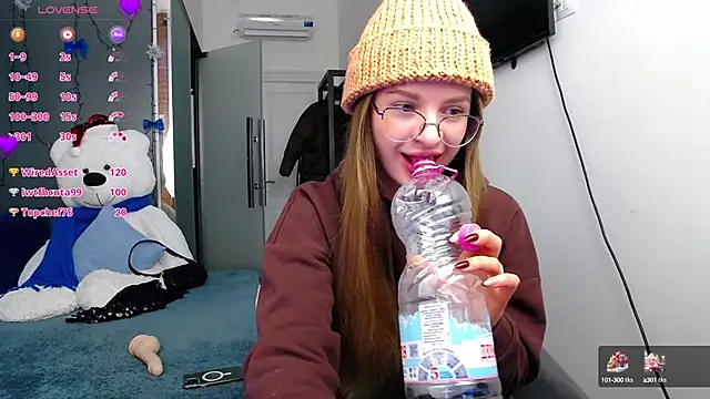 KateJonson online show from January 14, 2025, 11:53 am