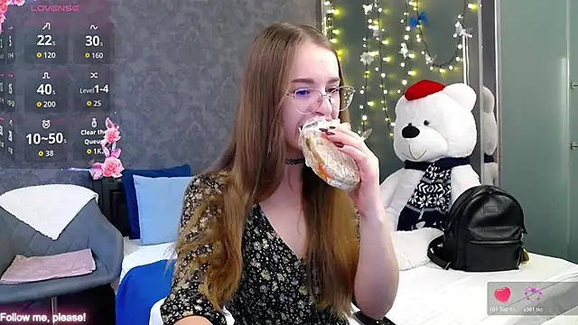 KateJonson online show from November 4, 2025, 7:29 am