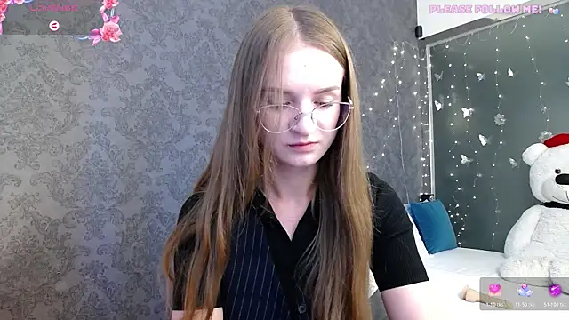 KateJonson online show from May 4, 2026, 12:23 pm