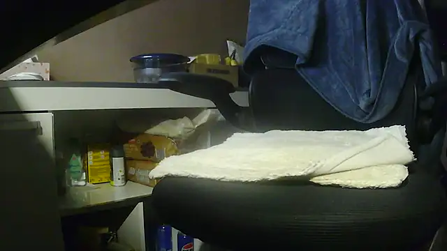 Snapshot of suedel65 chatting on April 1, 2026, 2:12 am suedel65 online show from April 1, 2026, 2:12 am