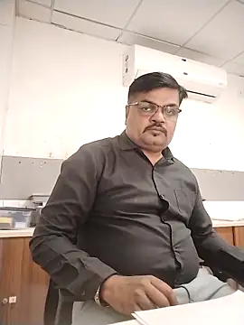 Desi Londa 143 online show from December 3, 2025, 4:53 am