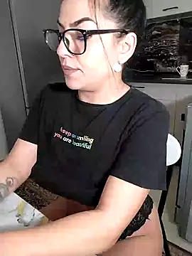 hot-babygirl online show from February 4, 2025, 10:02 pm