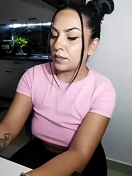 hot-babygirl online show from November 27, 2025, 8:22 pm