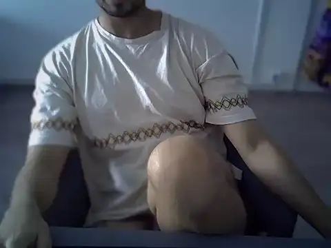 joshuaxoxo2 online show from November 16, 2025, 1:39 pm