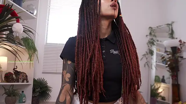 Snapshot of Cooper-Reds chatting on December 23, 2024, 6:48 pm Cooper-Reds online show from December 23, 2024, 6:48 pm