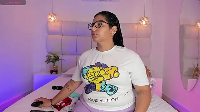 DanielleEvans  online show from October 23, 2025, 11:20 am