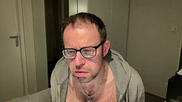 Snapshot of FABIOGLASSES chatting on January 18, 2025, 11:55 pm FABIOGLASSES online show from January 18, 2025, 11:55 pm