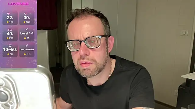 Snapshot of FABIOGLASSES chatting on January 22, 2025, 9:10 pm FABIOGLASSES online show from January 22, 2025, 9:10 pm