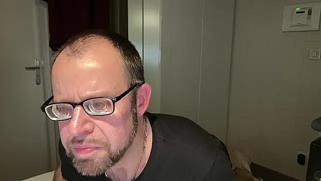 FABIOGLASSES online show from February 15, 2026, 11:56 pm