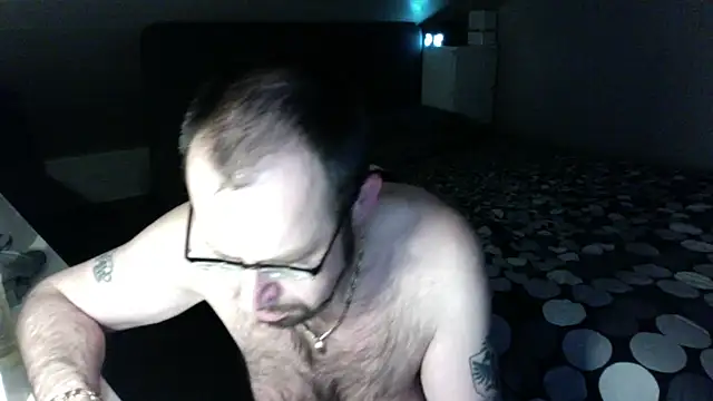 FABIOGLASSES online show from March 7, 2026, 1:02 am