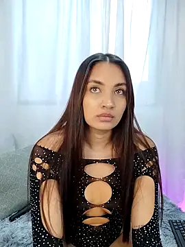 aisha es online show from October 6, 2025, 8:17 pm