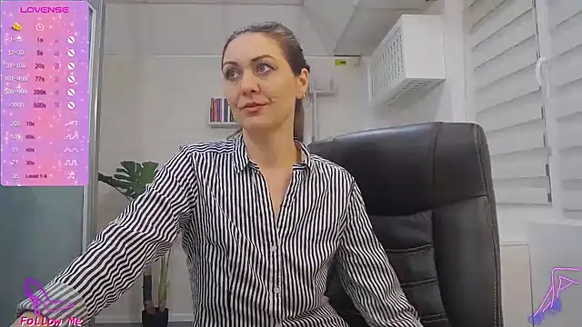 EllaMilf  online show from February 24, 2025, 11:41 pm