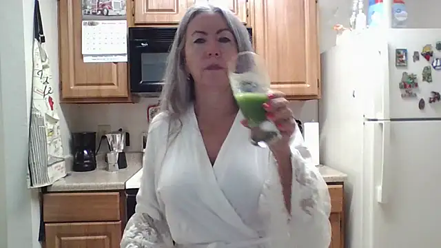 Snapshot of EvaRobinson chatting on December 18, 2024, 2:28 pm EvaRobinson online show from December 18, 2024, 2:28 pm