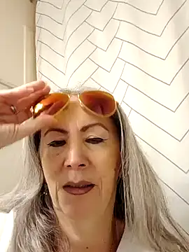 Snapshot of EvaRobinson chatting on February 17, 2025, 3:31 pm EvaRobinson online show from February 17, 2025, 3:31 pm