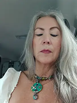 Snapshot of EvaRobinson chatting on September 12, 2025, 4:29 pm EvaRobinson online show from September 12, 2025, 4:29 pm