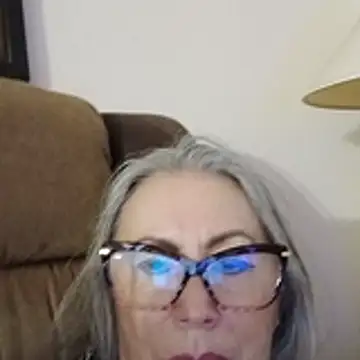 EvaRobinson online show from October 28, 2025, 11:18 pm