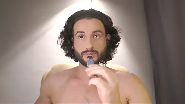 Snapshot of Keen___Luckystrike chatting on February 2, 2026, 11:47 pm Keen Luckystrike online show from February 2, 2026, 11:47 pm