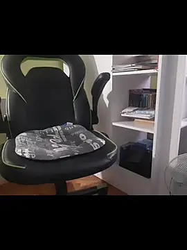 feathersify online show from December 5, 2025, 6:44 am