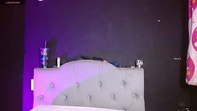 Red-moon1 online show from April 8, 2026, 5:18 am