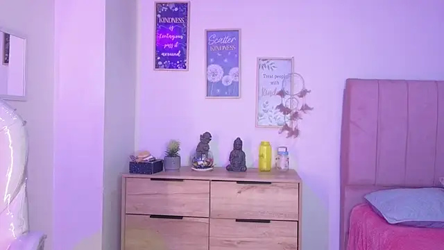 bluee hazell online show from October 23, 2025, 11:31 am