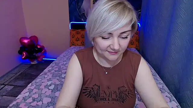 BlondPearl online show from November 1, 2025, 8:33 pm