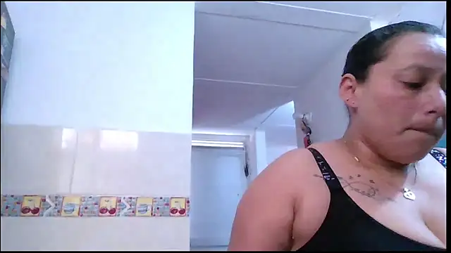 Snapshot of Diana_Lozano chatting on April 15, 2026, 5:42 pm Diana Lozano online show from April 15, 2026, 5:42 pm