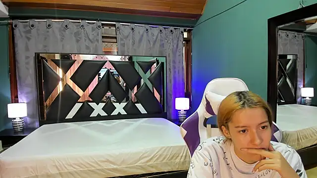 Linda4Petite online show from February 9, 2025, 1:35 pm