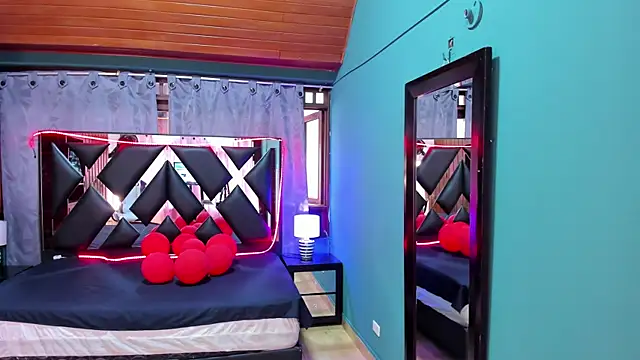 Linda4Petite online show from February 15, 2025, 6:01 pm