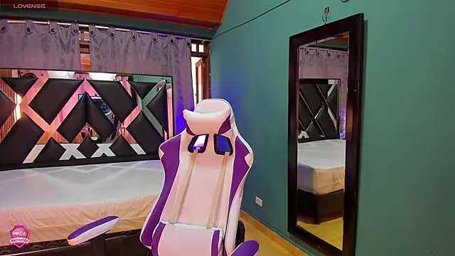 Linda4Petite online show from March 7, 2025, 6:33 pm